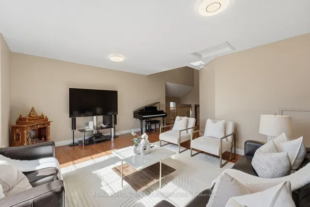 44 SINCLAIR St, Guelph