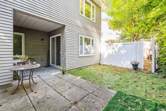1035 Cummings Ave #A, Ottawa 3