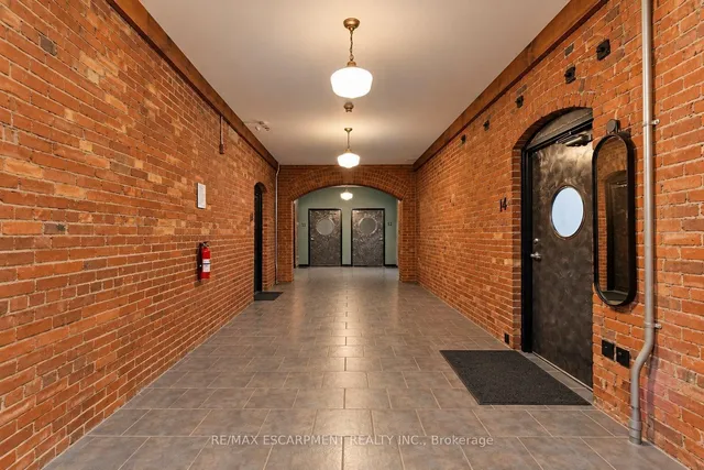 357 HUNTER St #16, Hamilton 5