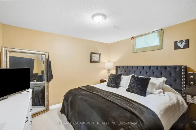 303 Webster Rd, Hamilton 5