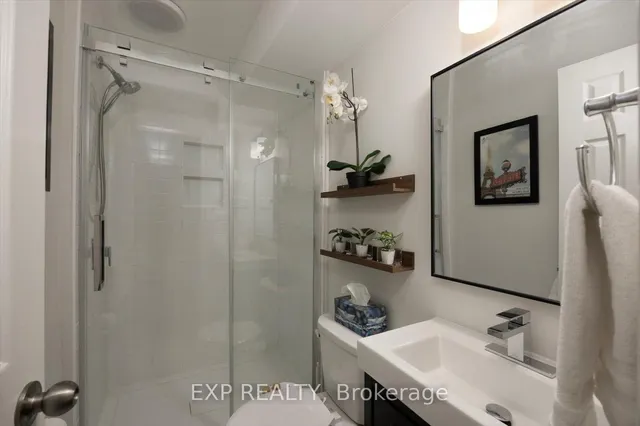 42 Farmington Cres, London South 4