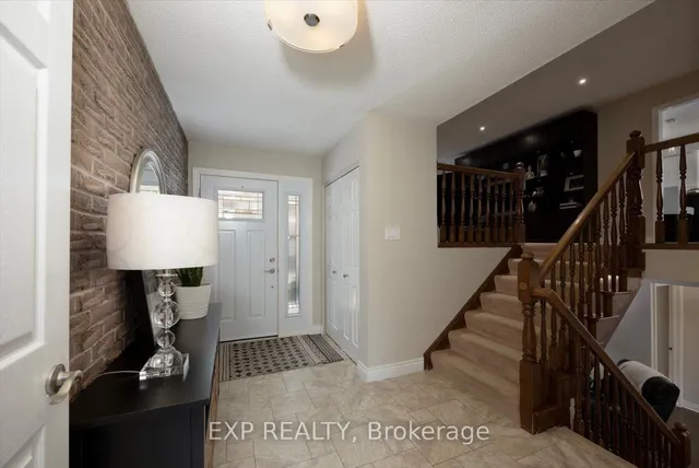 42 Farmington Cres, London South 5