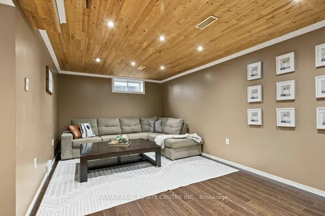 347 Bankside Dr, Cambridge 2