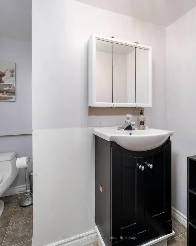 6 Spencer St, Prince Edward County 2
