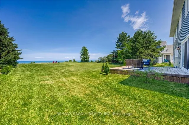 4356 Lambton Lane, Plympton-Wyoming 2
