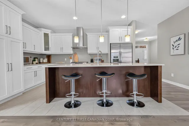 3183 Pincombe Dr, London South 3