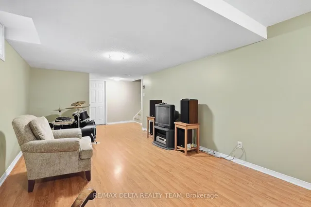 7004 Notre Dame St, Ottawa 5