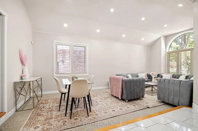 648 Bayhampton Cres, Waterloo 3