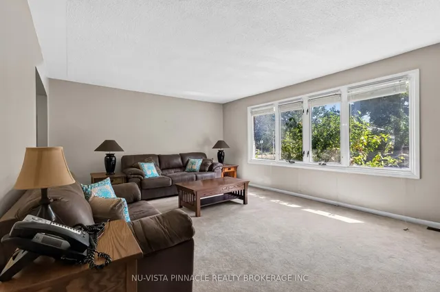 1062 Apache Rd, London East 5