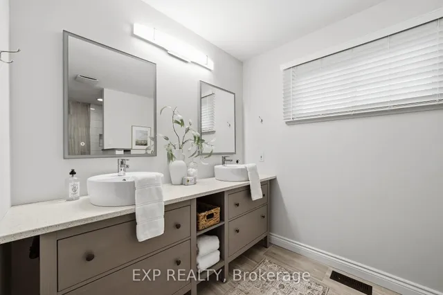 662 Grand View Ave, London South 3