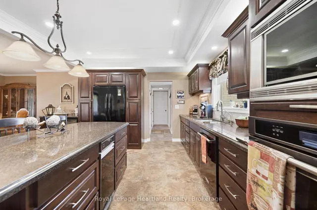 283 Albert St, Central Huron 3