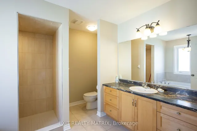 111 York Crossing, Russell 5