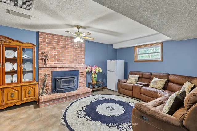 48 Corinth Crt, London East 4