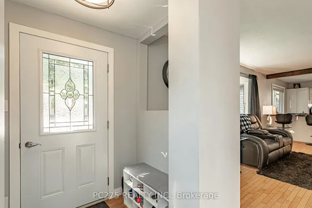 82 Centre St, Huron East 5