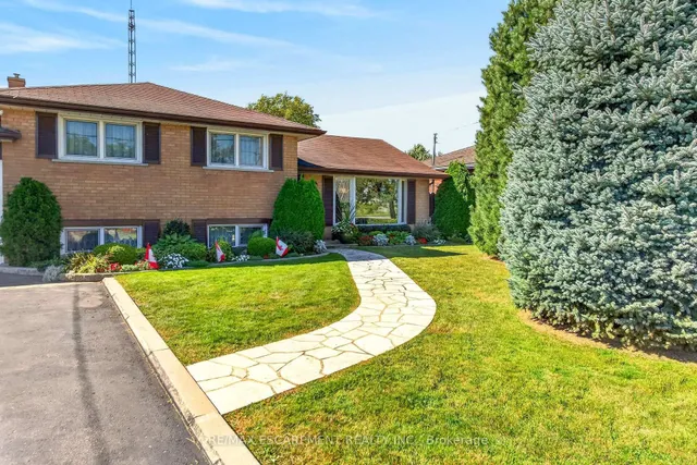 994 Barton St, Hamilton 2