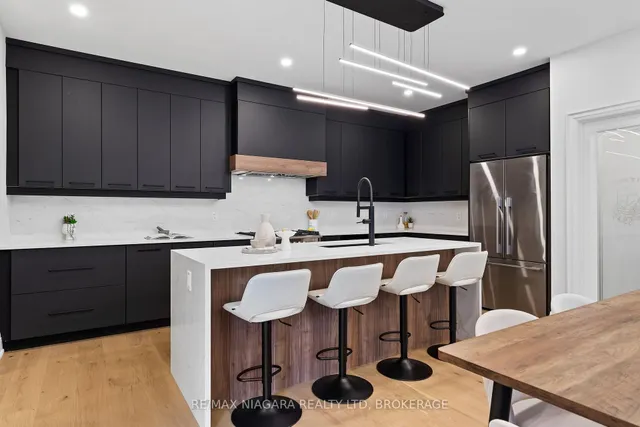 16 Accursi Cres, Pelham 3