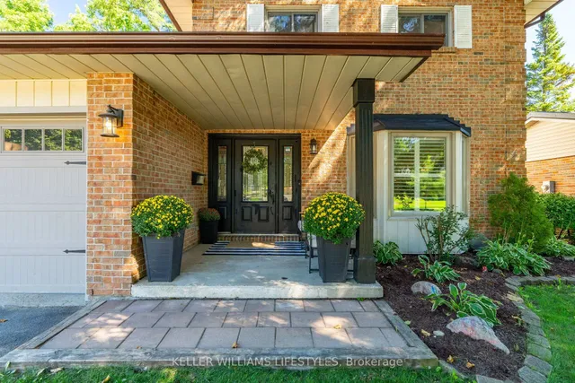 586 Grand View Ave, London South 2