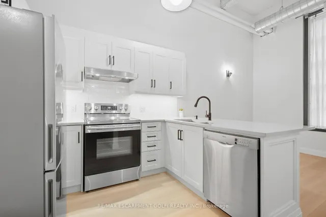 11 REBECCA St #105, Hamilton 4