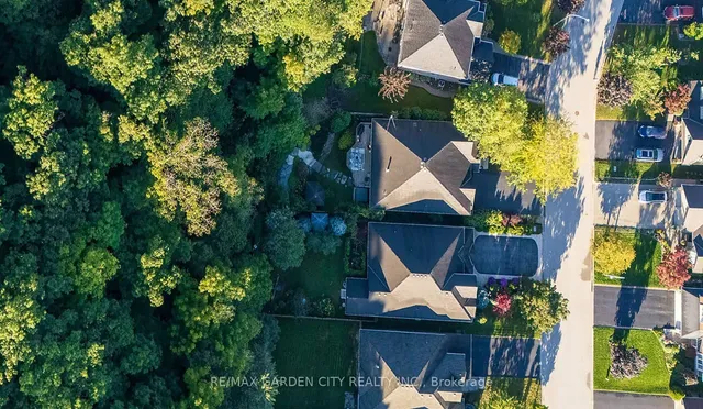 18 HEATHCOTE Crt, Grimsby 2