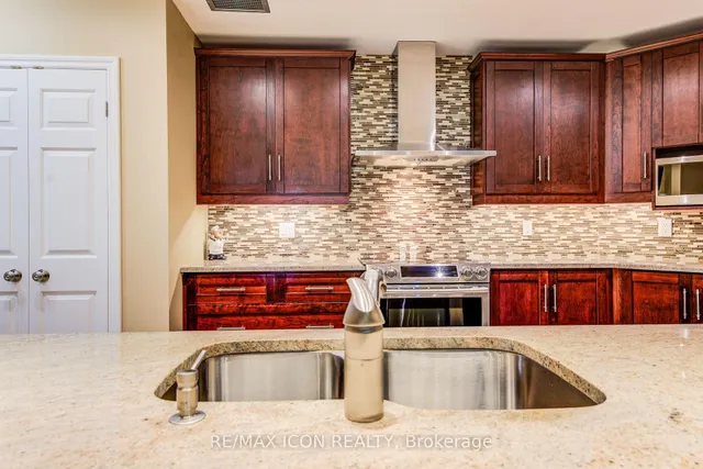 45 Blue Springs Dr #32, Waterloo 5