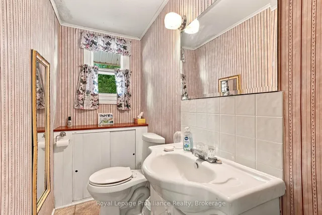 30 Mayne Lane, Prince Edward County 2