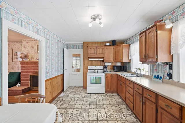3542 Stagecoach Rd, Harrowsmith 5