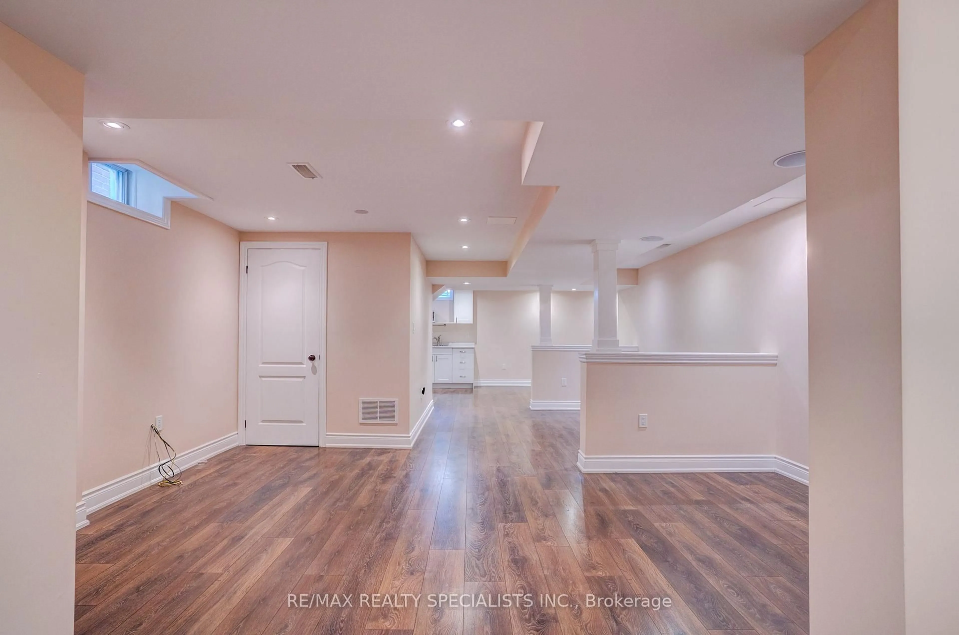 trreb/IMG-X13832302_1ea35dc1-f5ba-4f34-a2a6-a83350012d0d-l.jpg