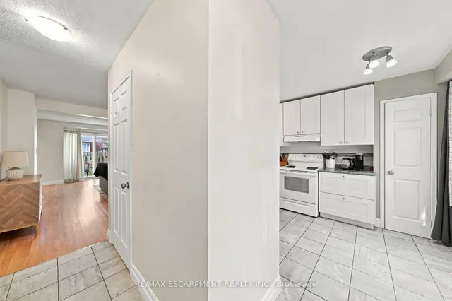 55 Kerman Ave #47, Grimsby 3