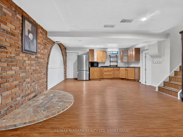 14 Fairlawn Crt, St. Catharines 3