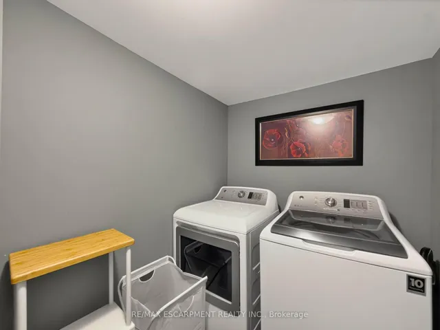74 Davidson Blvd, Hamilton 4