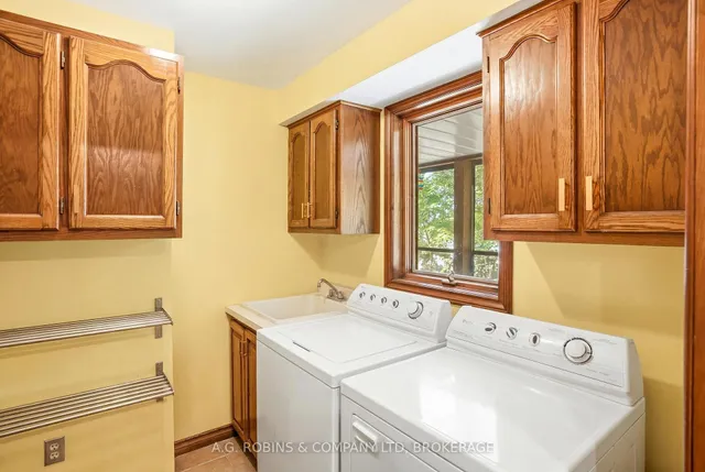 10599 Lakeshore Rd, Wainfleet 5