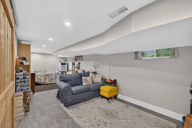 837 Wellington St, London East 2