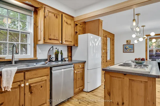 470 Albertus Ave, Peterborough 5