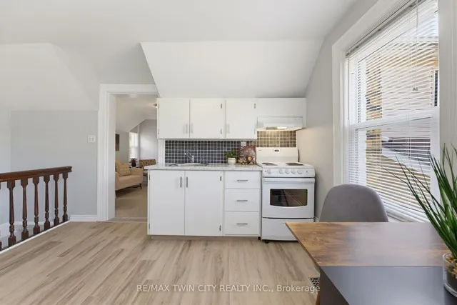 112 Grand River Ave, Brantford 5