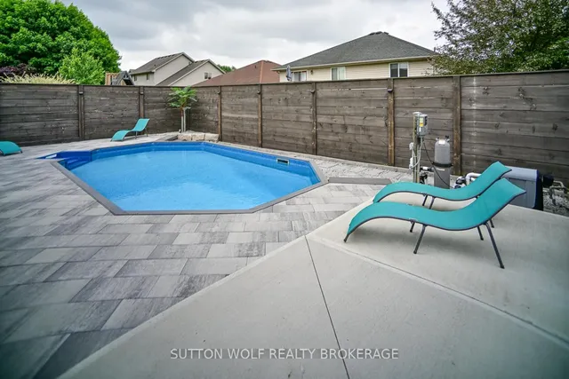 68 Laura Lane, Strathroy-Caradoc 3
