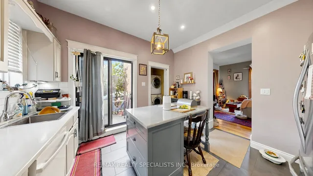 1316 King St, Hamilton 5