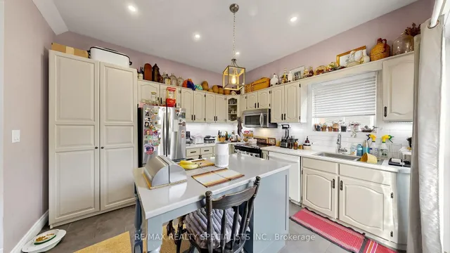 1316 King St, Hamilton 4