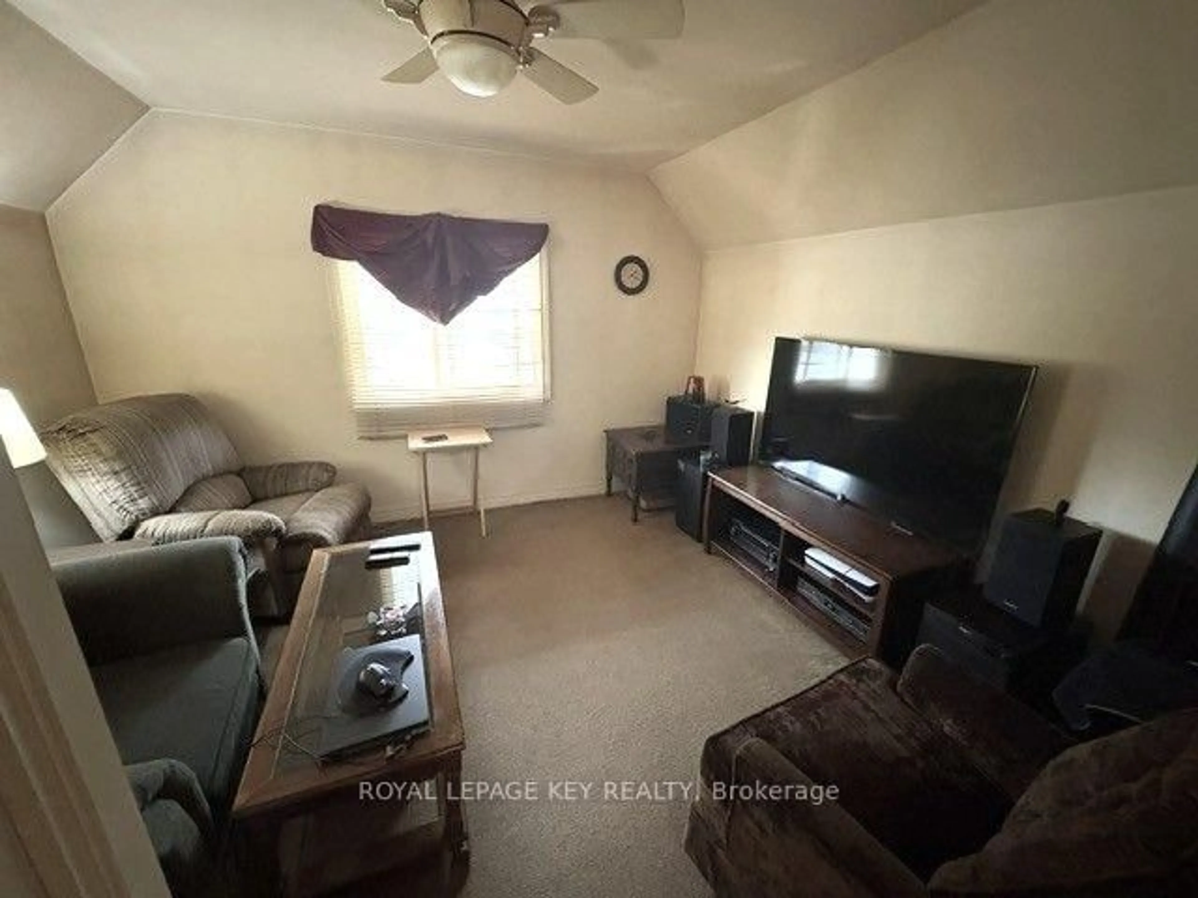 trreb/IMG-X13835632_8bc551fb-081d-421c-ab3c-0b416cc88ad5-l.jpg