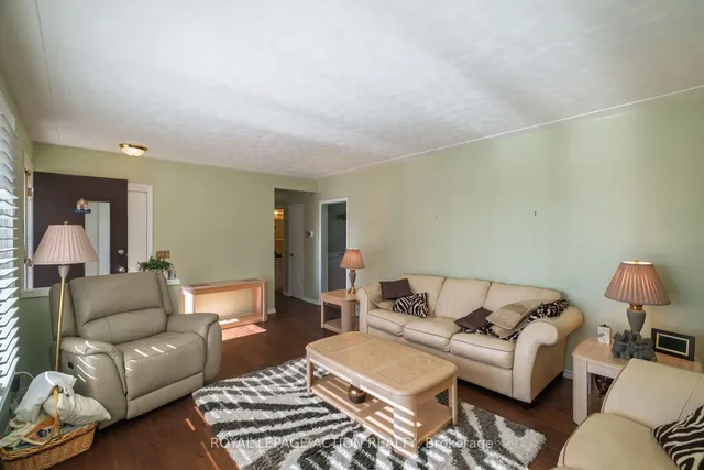 19 Gillrie Crt, Brantford 4
