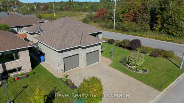 5 Sugarbush St, North Bay 3