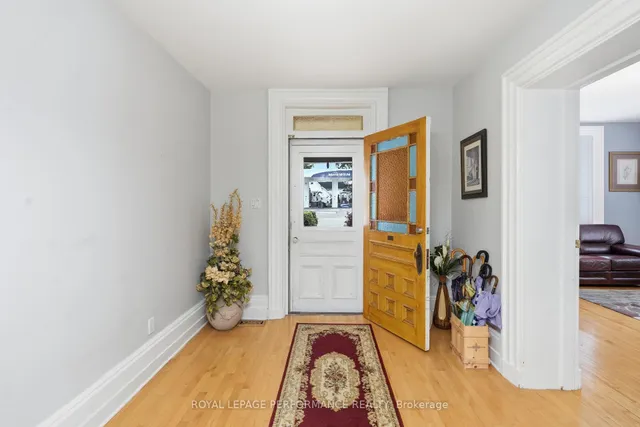 8 John St, Champlain 3
