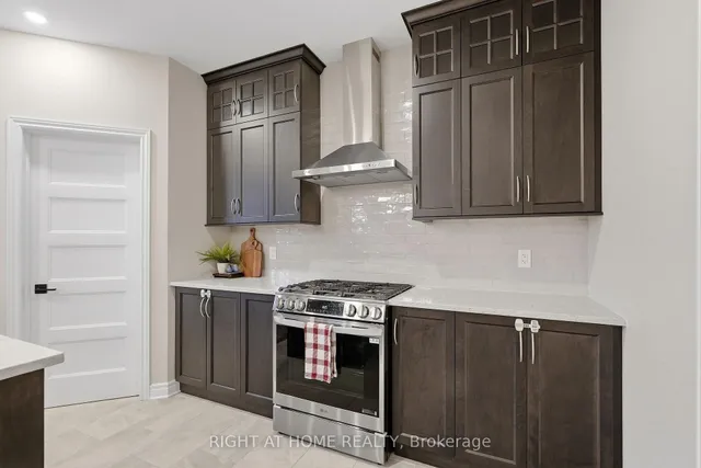 1334 Fribourg St, Russell 2