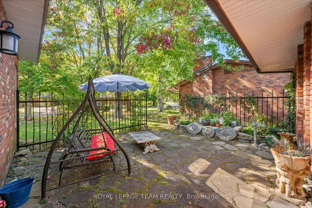 33 Rutherford Cres, Ottawa 3