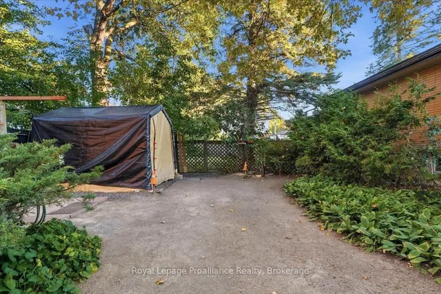 33 Lesley Dr, Belleville 5