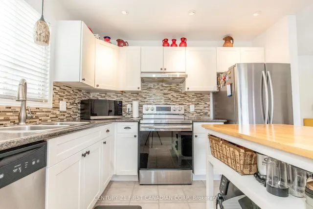 564 Cuthbert Circ, London South 5