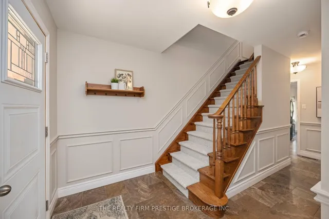 49 Whisperwood Cres, London South 3
