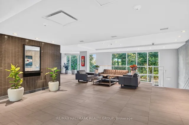 250 Lett St #320, Ottawa 4
