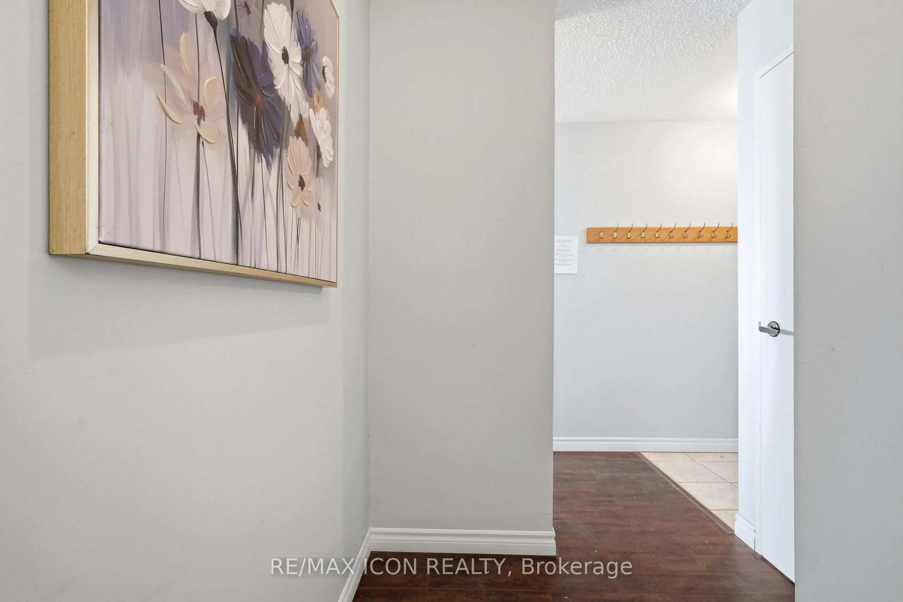 trreb/IMG-X13838998_0df8c392-36be-444c-b80a-15ab7137067e-l.jpg