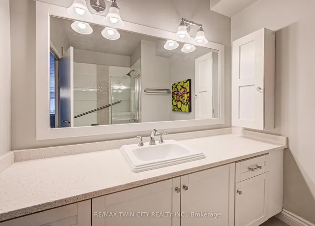 50 Main St #410, Hamilton 4