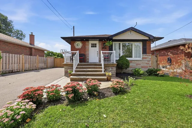 894 Brucedale Ave, Hamilton 2